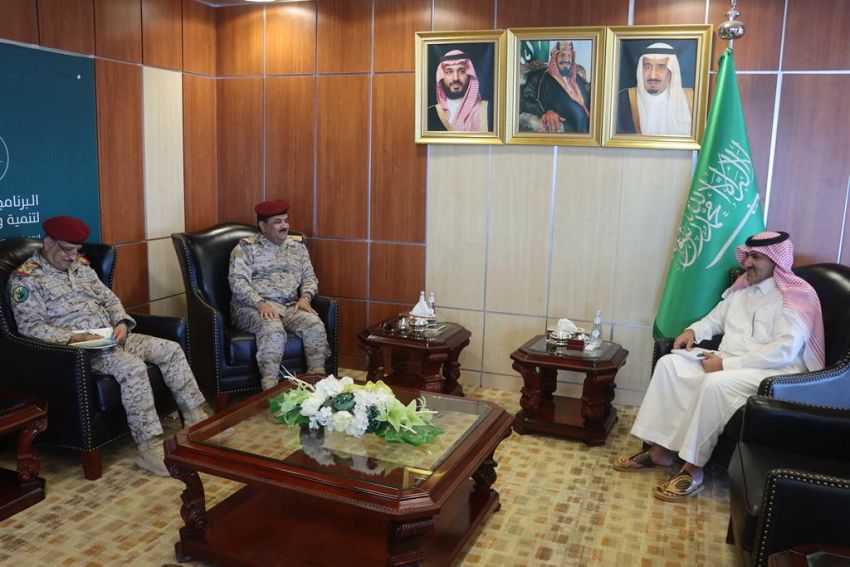 وزير الدفاع يشيد بالتدخلات التنموية للبرنامج السعودي