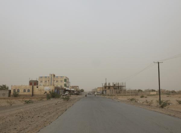 مليشيا الحوثي تواصل استهداف مدينة حيس