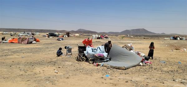 قصف مليشيا الحوثي للنازحين في مأرب تسبب بإغلاق 27 مخيما