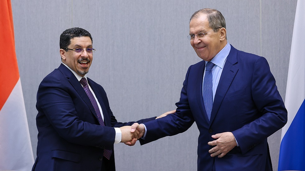 وزير الخارجية اليمني يؤكد أهمية الدور الروسي في صناعة السلام بالمنطقة