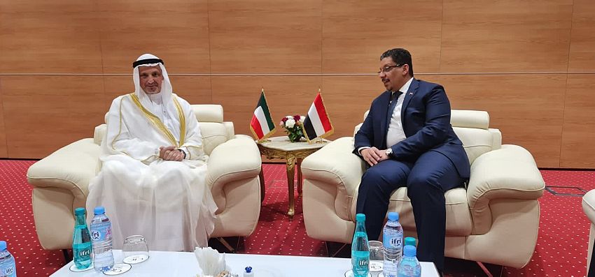 وزير الخارجية يبحث مع نظيره الكويتي سبل تعزيز وتطوير العلاقات الثنائية بين البلدين