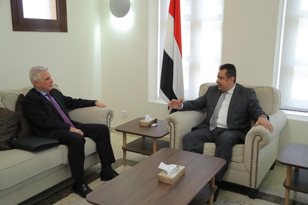 رئيس الوزراء الدكتور معين عبدالملك يستقبل السفير الروسي لدى اليمن لمناقشة اخر المستجدات على الساحة الوطنية 