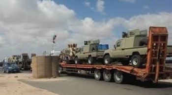 وصول تعزيزات عسكرية كبيرة إلى قصر معاشيق في عدن قادمة من هذه الجهة
