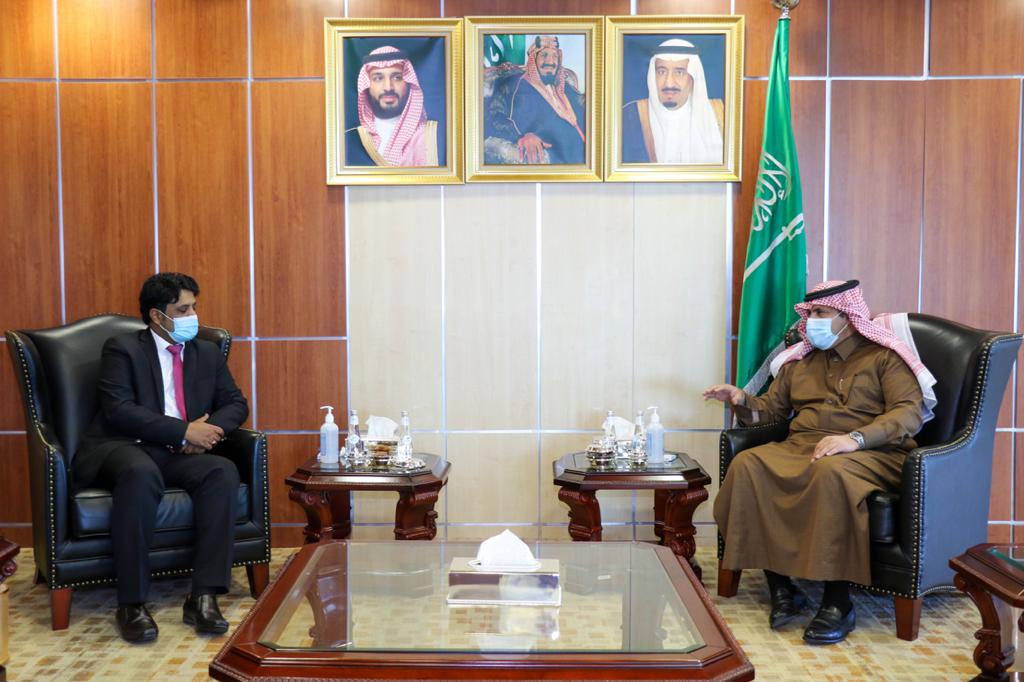 وزير الكهرباء يلتقي السفير السعودي ويبحث معه مجالات التعاون المشترك