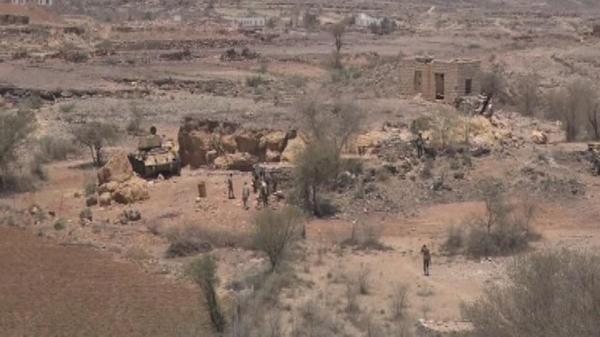 مليشيا الحوثي تهاجم معسكر الجُب الاستراتيجي بالضالع من محاور عدة