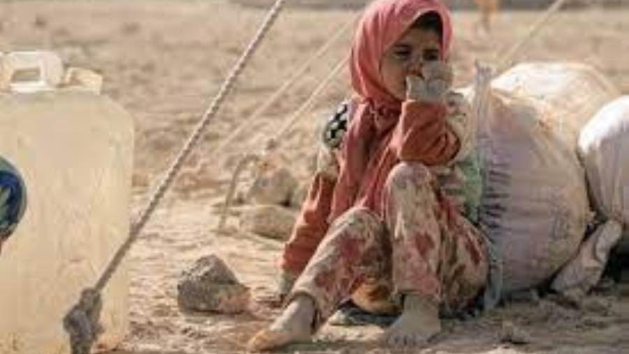 الحكومة تدين استمرار المليشيات الحوثية استهداف مخيمات النازحين في مأرب