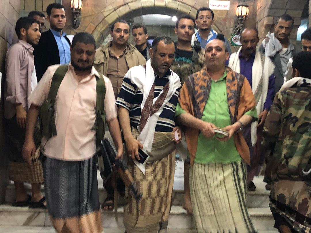 عاجل .. وكيل أول محافظة تعز يتفقد جرحى الجيش الوطني في المستشفيات ويزور الأبطال في الجبهات