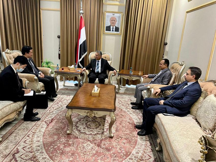 رئيس مجلس الشورى يلتقي السفير الصيني لدى اليمن