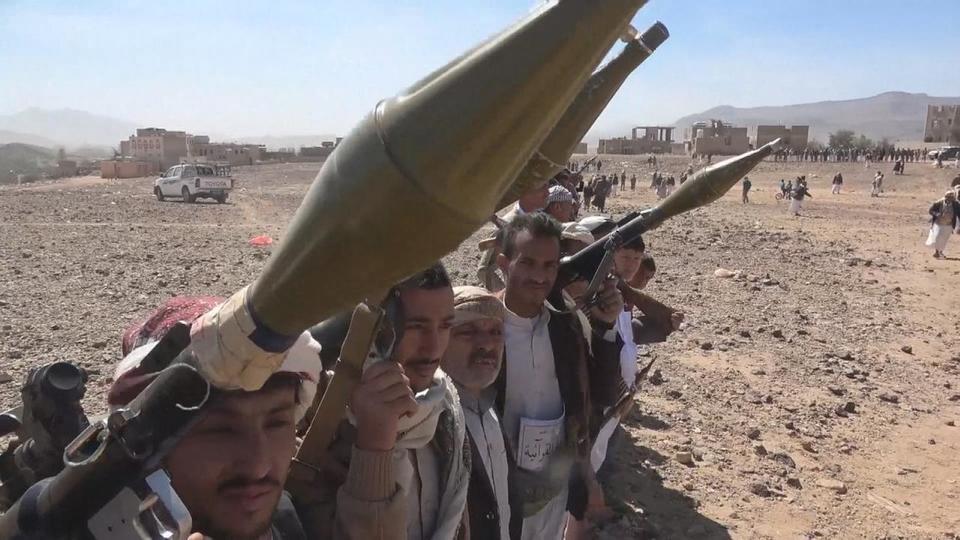 عاجل مليشيا الحوثي ترتكب مجزرة ضحيتها 12 مدنيا بقصف طوابير استلام مواد إغاثية في هذه المحافظة
