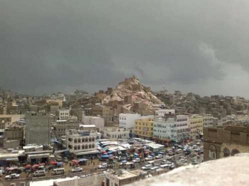 مقتل سائق شاحنة في نقطة جبايات حوثية