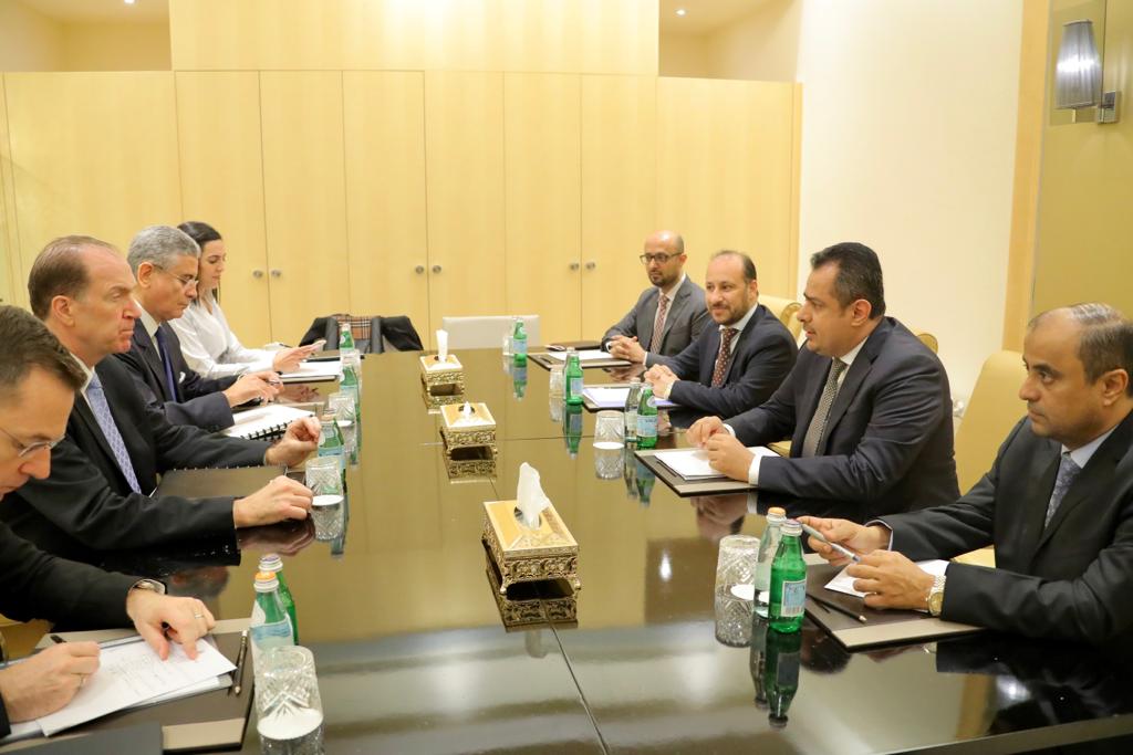 إطار جهوده لتحسين أداء مؤسسات الدولة وإعادة إعمار اليمن رئيس الوزراء يكثف لقاءاته بالبنك الدولي