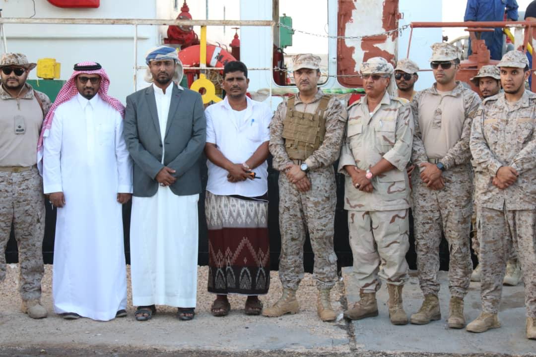 المهرة .. «بن عويّض والقحطاني» يدشنان دفعة من المشتقات النفطية المقدمة من الحكومة السعودية ..«صور وتفاصيل»
