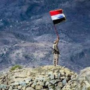 تفاصيل العملية المباغتة التي قصمت ظهر عبدالملك الحوثي ورفع بها الجيش الوطني علم الجمهورية في أعلى جبال معقل مليشيا الإنقلاب