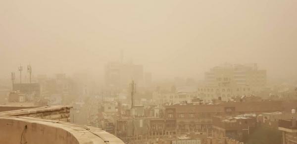 مركز الأرصاد يحذّر من موجه غبار في عديد محافظات يمنية