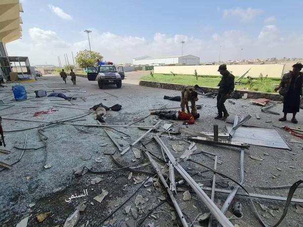 وزارة الصحة : ارتفاع ضحايا الهجوم الإرهابي على مطار عدن إلى 25 شهيدا