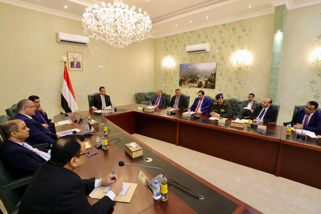 حكومة الكفاءات السياسية تعقد اجتماعها الأول في العاصمة المؤقتة عدن برئاسة رئيس الوزراء
