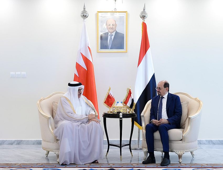 وزير الخارجية وشؤون المغتربين يلتقي نظيره البحريني في عدن