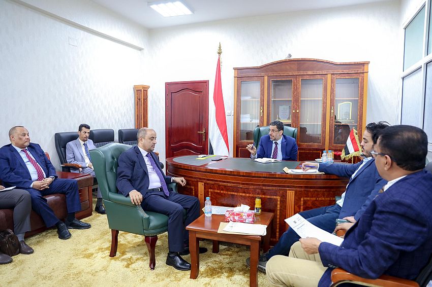 رئيس الوزراء يؤكد على رفع تقارير عن مستوى تنفيذ المصفوفة الخاصة بمحافظة حضرموت