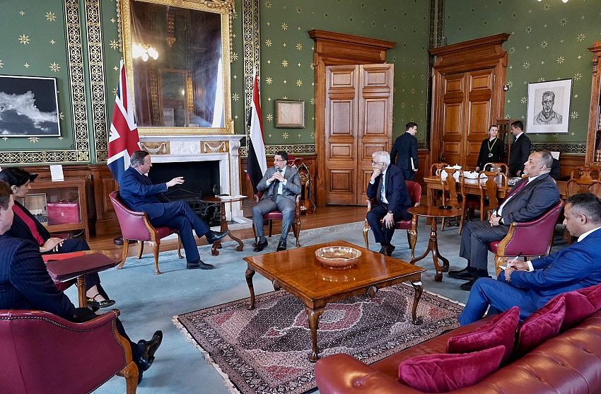 رئيس الوزراء يعقد جلسة مباحثات مع وزير الخارجية البريطاني