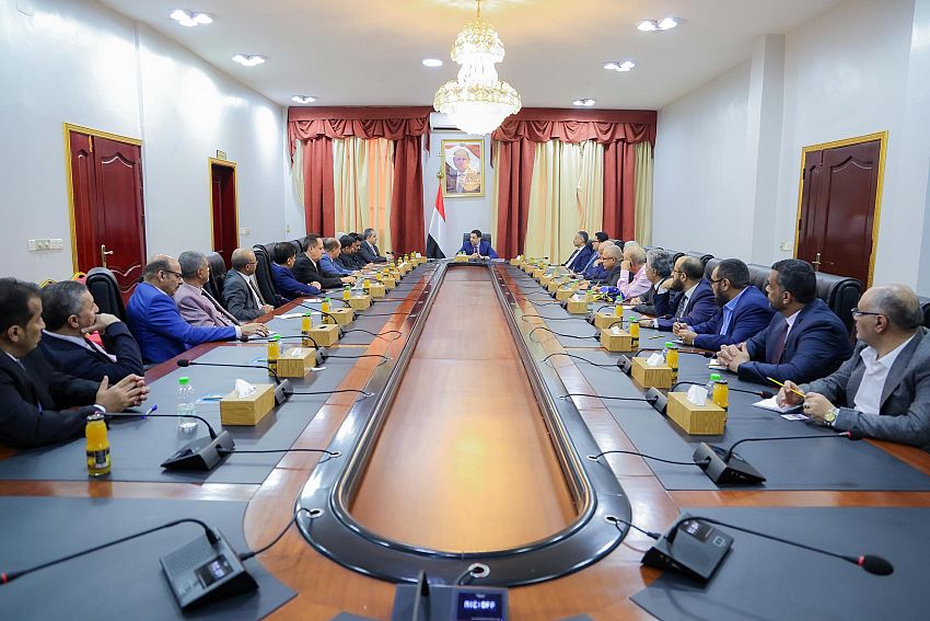 رئيس الوزراء يجتمع مع ممثلي الأحزاب والقوى والمكونات السياسية في اليمن 