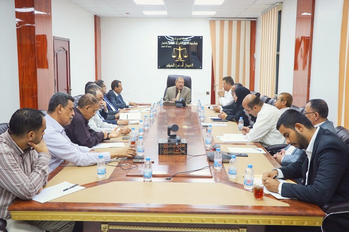 مجلس القضاء الأعلى يشدد على ضرورة الانضباط الوظيفي في محاكم عدن